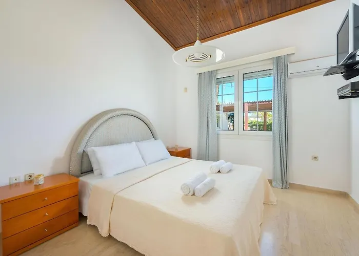 Beachfront Luxury Rhodes 5 Bedrooms Sleeps 14 Maria Kiotari * Gennadi