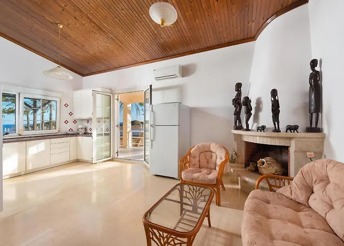 Beachfront Luxury Rhodes 5 Bedrooms Sleeps 14 Maria Kiotari فيلة غينادي