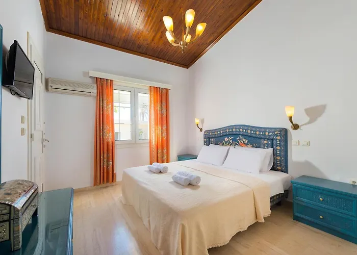 Beachfront Luxury Rhodes 5 Bedrooms Sleeps 14 Maria Kiotari فيلة